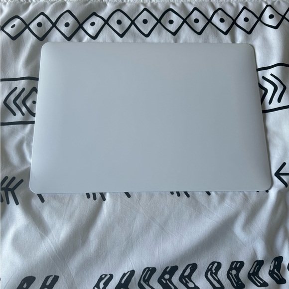 NWOT MacBook Pro Hard Case w/ Extra Accessories - Picture 2 of 5